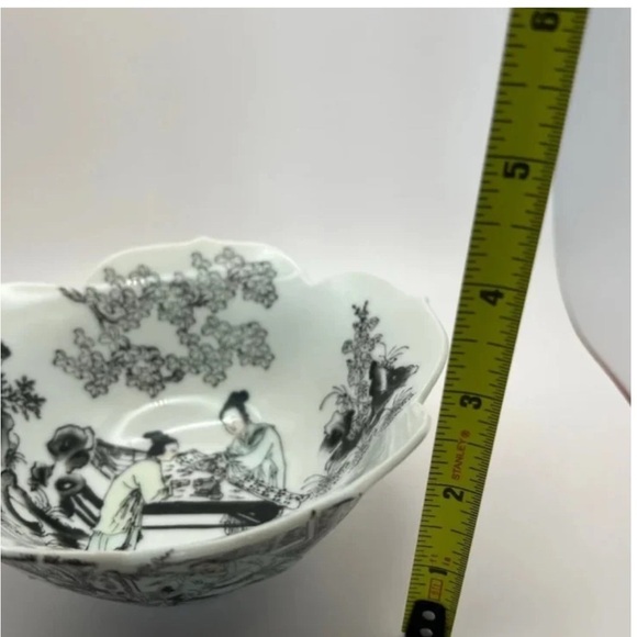 Vintage YT Hong Kong Porcelain Bowl Scalloped Black & White Decorative Dish - Picture 9 of 9